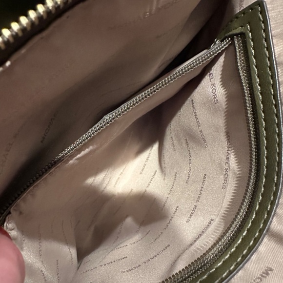 Michael Kors tote - Picture 5 of 9